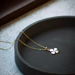 Aagaard halskæde med forgyldt firkløver