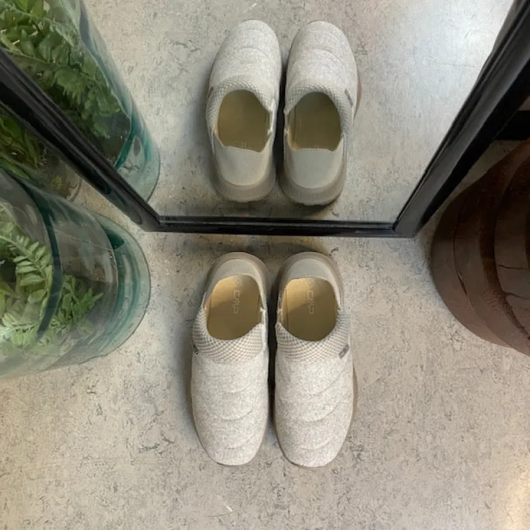 Behagelig hjemmesko i gråt filt fra CMP