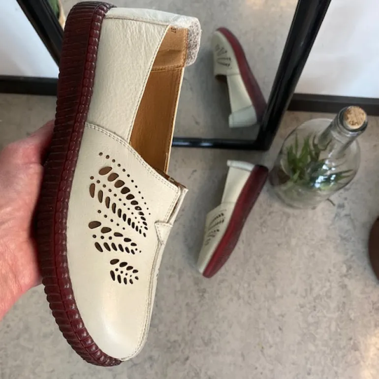 Beige ballerina i skind