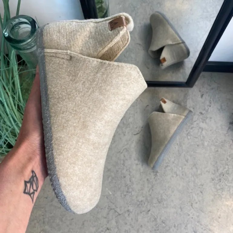 Beige filtet hjemmesko med højt skaft
