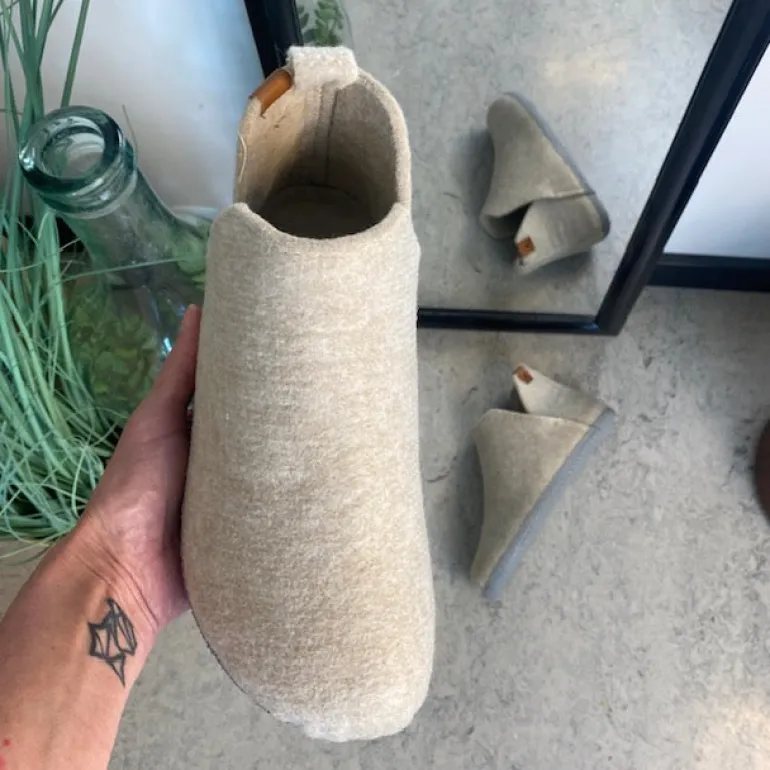 Beige filtet hjemmesko med højt skaft