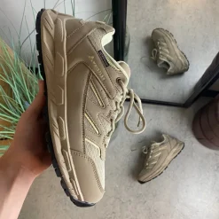 Beige outdoor-sko fra Whistler