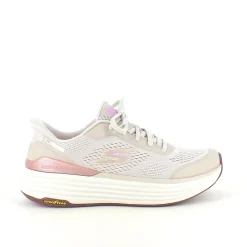 Beige Skechers slip-in med MaxChusion bund