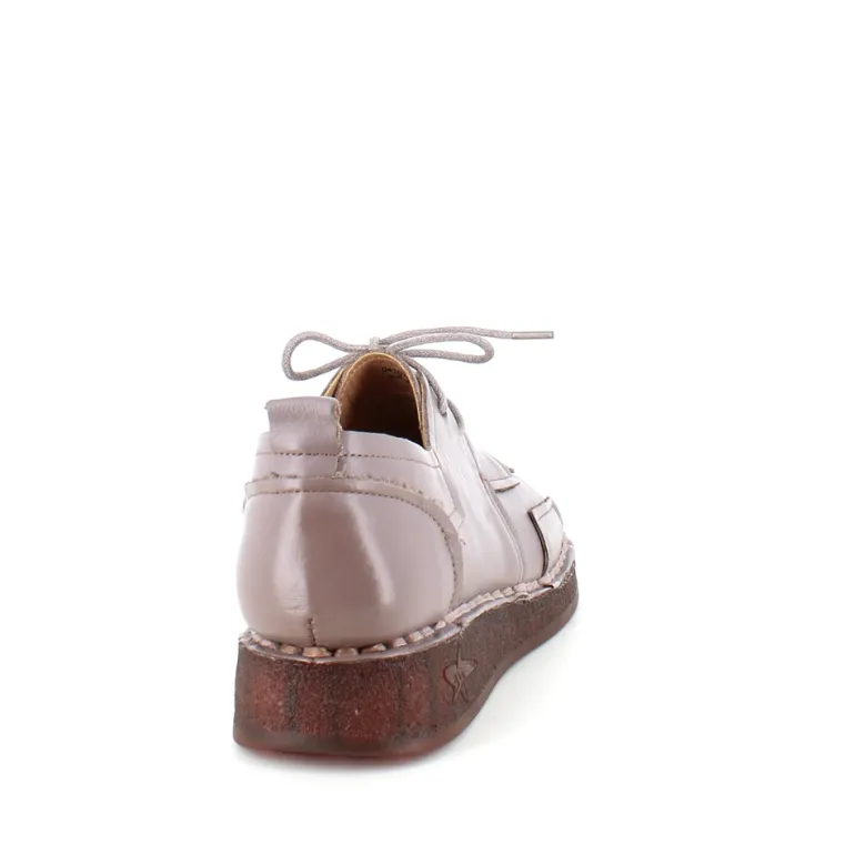 Beige skind snøresko med god stødabsorbering