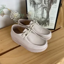 Beige skindsko med gængesål og svangstøtte