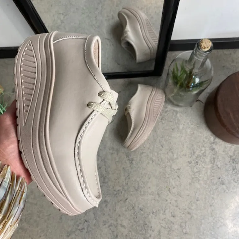 Beige skindsko med gængesål og svangstøtte