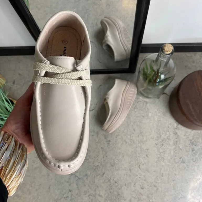 Beige skindsko med gængesål og svangstøtte