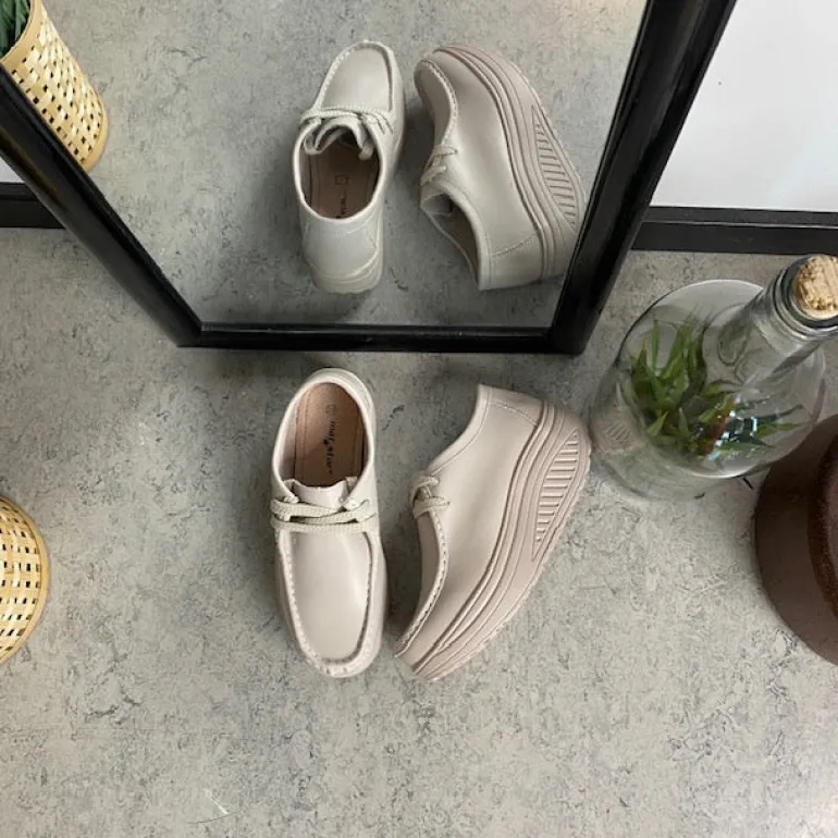 Beige skindsko med gængesål og svangstøtte