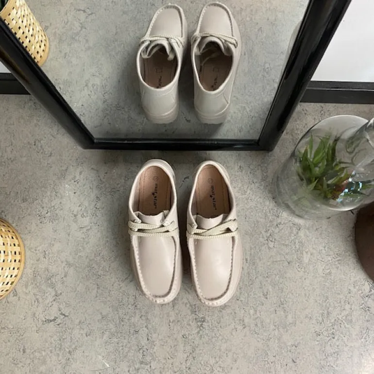 Beige skindsko med gængesål og svangstøtte