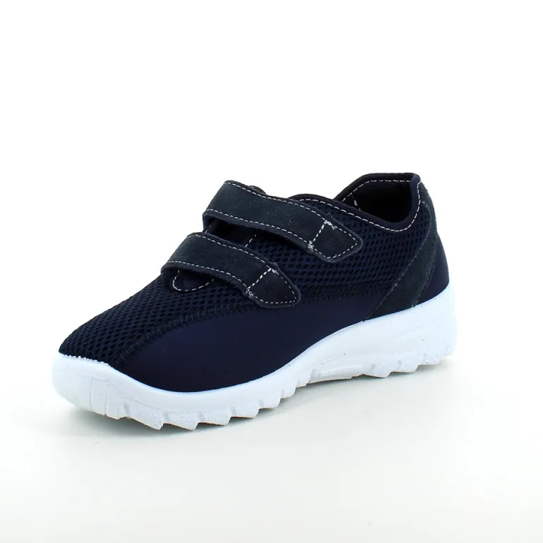 Blå fleksibel sko med skridhæmmende såler