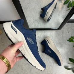 Blå herresko fra Skechers med ekstra svangstøtte