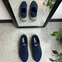 Blå herresko fra Skechers med ekstra svangstøtte