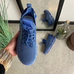 Blå slip-on sko med strikoverdel