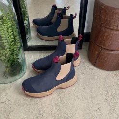 Blå Woden gummistøvle med svangstøtte