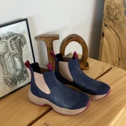 Blå Woden gummistøvle med svangstøtte