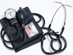 Blodtryksmåler med indbygget stetoskop