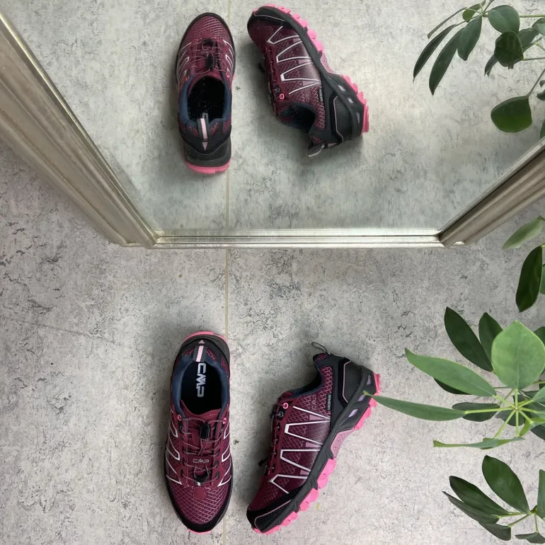 Blommefarvet vandtæt vandresko fra CMP