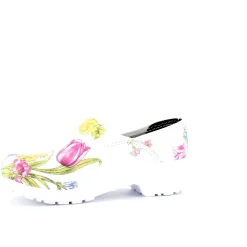 Blomstret forårs træsko med forårs blomster med kap