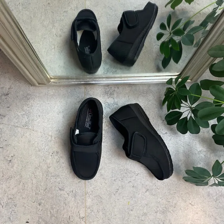 Bred sko med velcro og plads