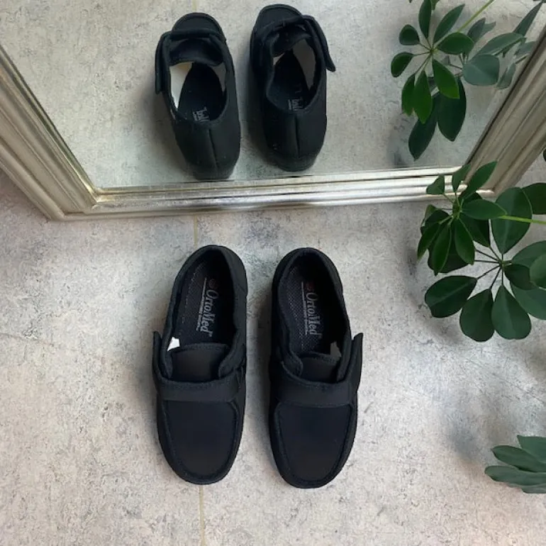 Bred sko med velcro og plads