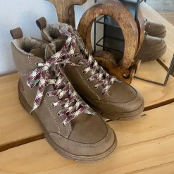 Brun Rieker støvle med varmt foer.