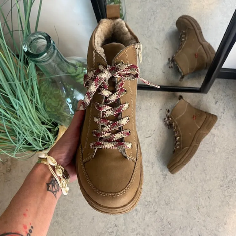 Brun Rieker støvle med varmt foer.