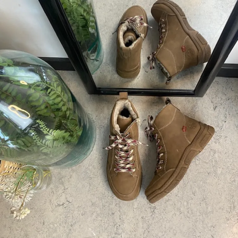 Brun Rieker støvle med varmt foer.