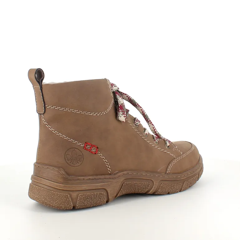 Brun Rieker støvle med varmt foer.