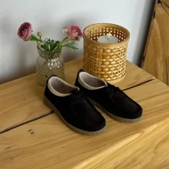 Brun ruskindssko med rågummisål