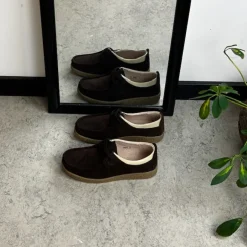 Brun ruskindssko med rågummisål