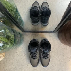 Brun vandafvisende herreankelstøvle med varmt for, robust TPR-sål og lynlås i siden