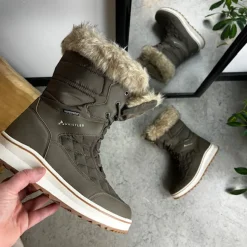 Brun vandtæt vinterstøvle fra Whistler med pels kant