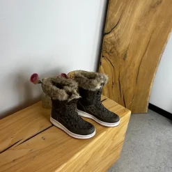 Brun vandtæt vinterstøvle fra Whistler med pels kant