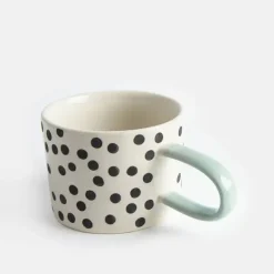 Caroline Gardner Mono Ditsy Spot krus – håndmalet stentøj med prikket design