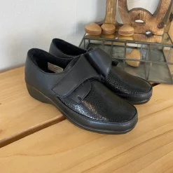 Damesko i sort PU med velcrolukning og varmt for