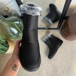 Damestøvletter i sort PU med pelskant og varmt for – 2 lynlåse og komfortabel PU-sål