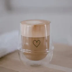 Dobbeltvægget glas med hjerte – elegant og funktionelt termoglas til kaffe & te