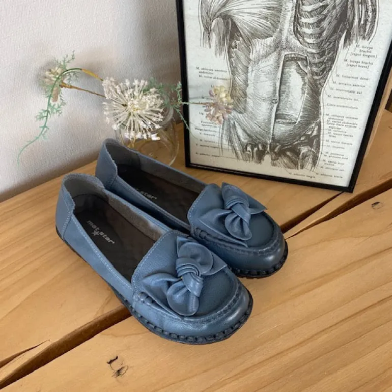 Elegant ballerina i blåt farvet skind