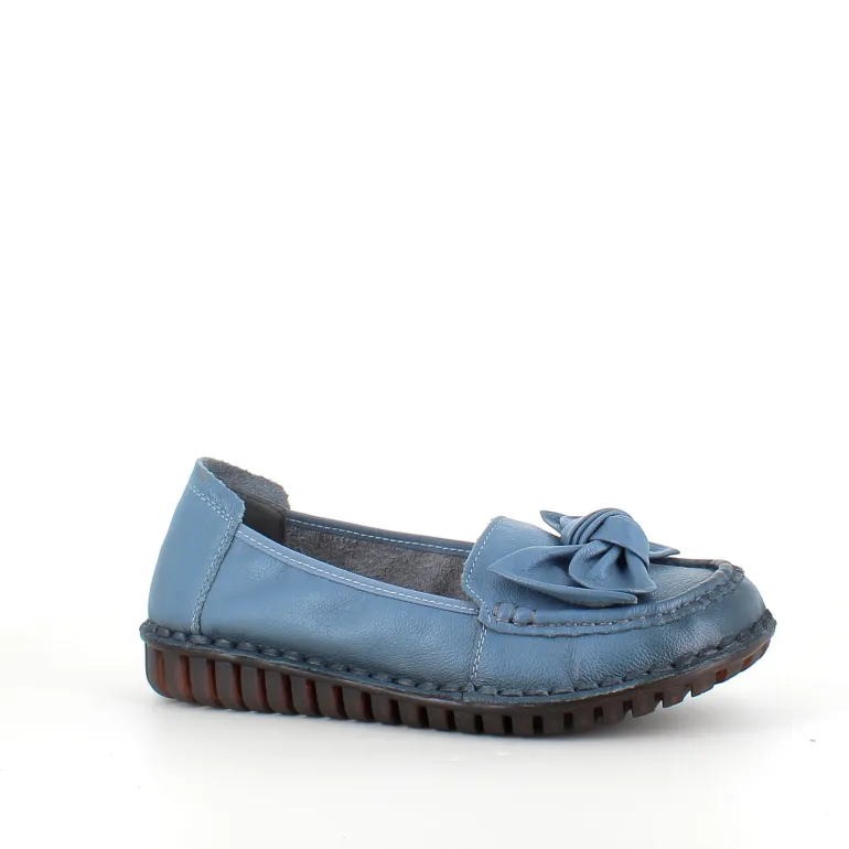 Elegant ballerina i blåt farvet skind
