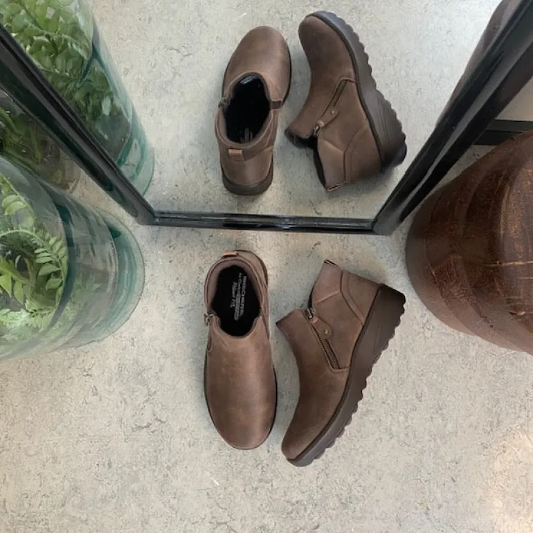 Elegant brun støvlet med meomory foam fra Skechers