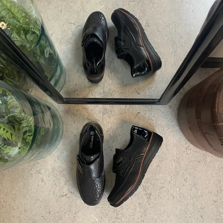 Elegant damesko med flotte detaljer og velcrolukning