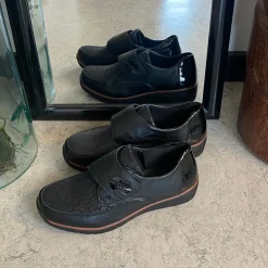 Elegant damesko med flotte detaljer og velcrolukning