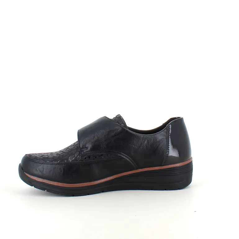 Elegant damesko med flotte detaljer og velcrolukning