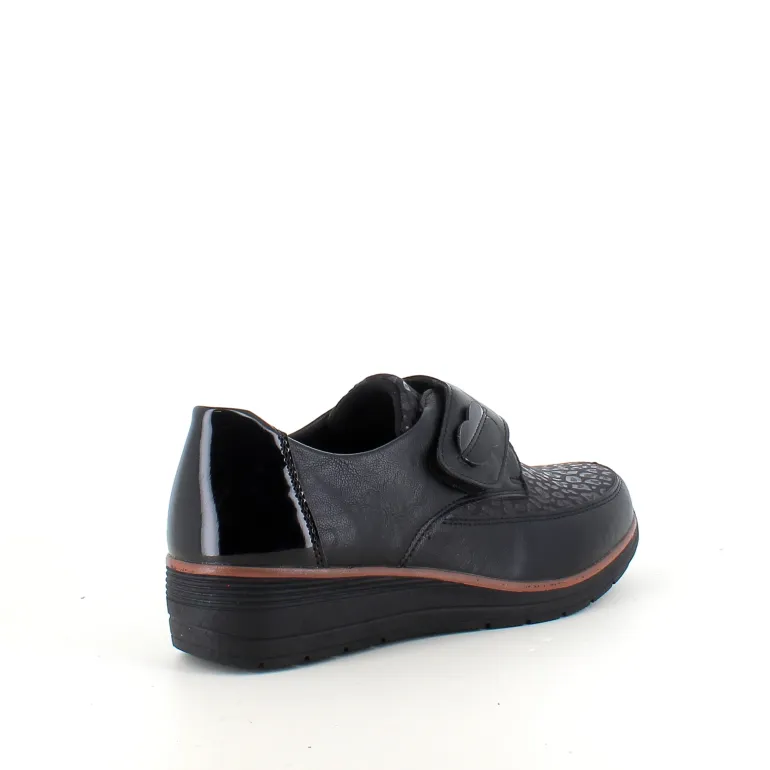 Elegant damesko med flotte detaljer og velcrolukning