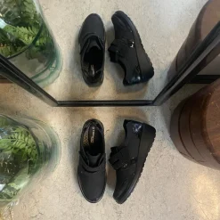 Elegant sko med velcro og flotte detaljer