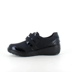 Elegant sko med velcro og flotte detaljer