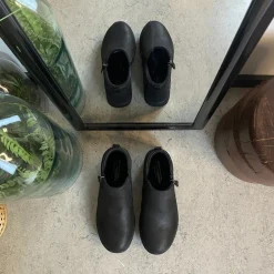 Elegant sort støvlet med meomory foam fra Skechers