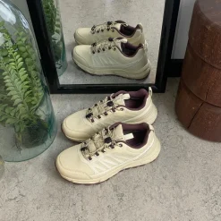 Endurance vandtæt sko i beige med stødabsorberende sål