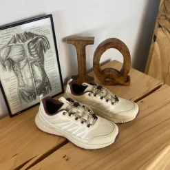 Endurance vandtæt sko i beige med stødabsorberende sål