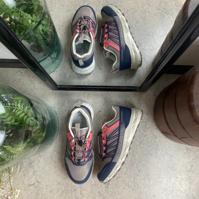 Endurance vandtæt sko i lilla med stødabsorberende sål